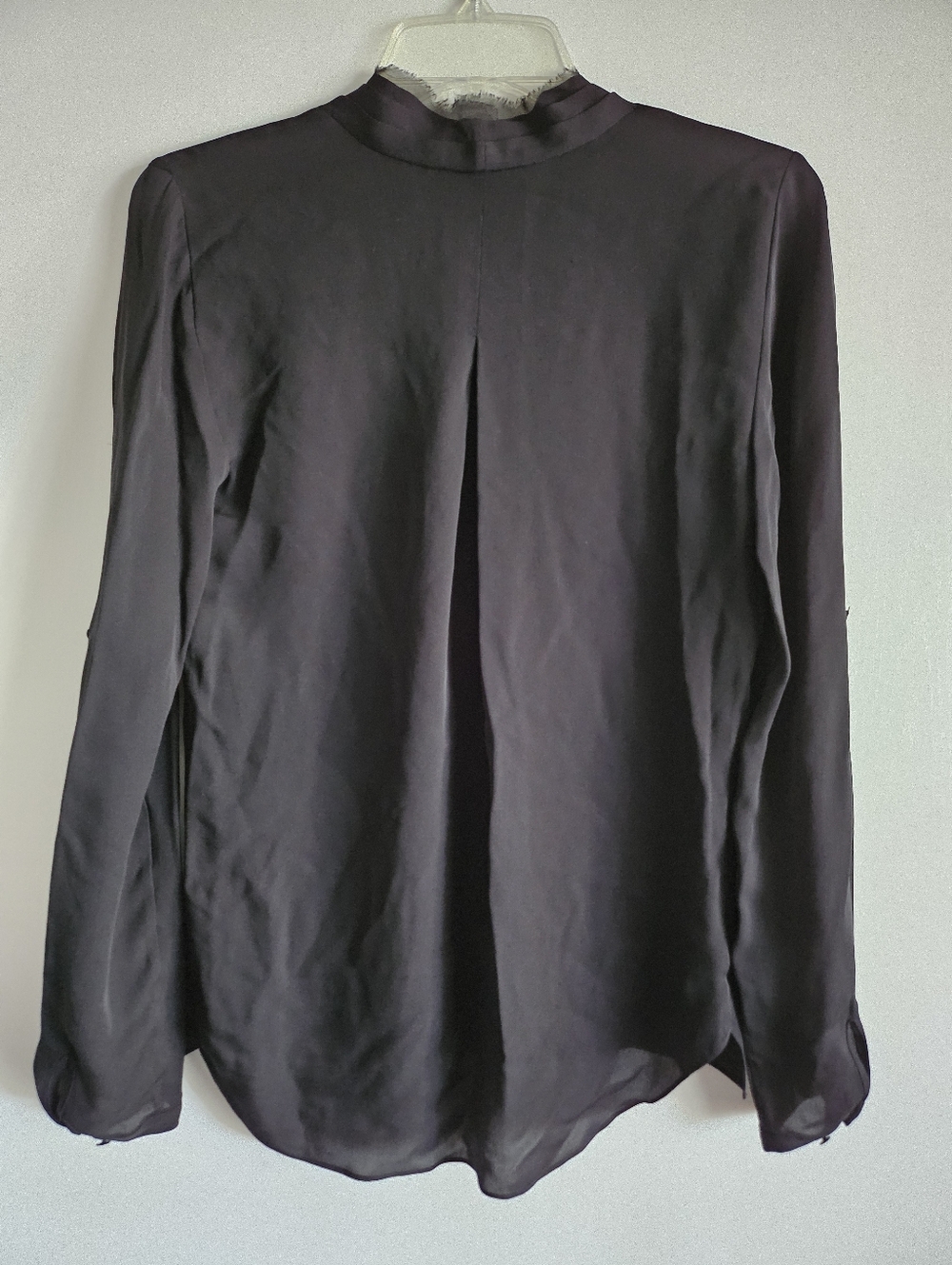 Elie Tahari Womens Silk Blouse XS Black V Neck Roll Tab Slv Frayed Accent Flowy - Picture 4 of 7